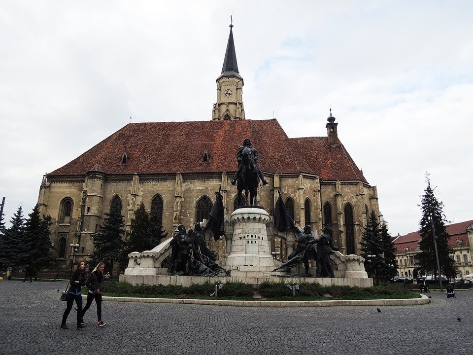 În Cluj-Napoca a fost amplasat primul indicator cu denumirea orașului în română, maghiară şi germană
