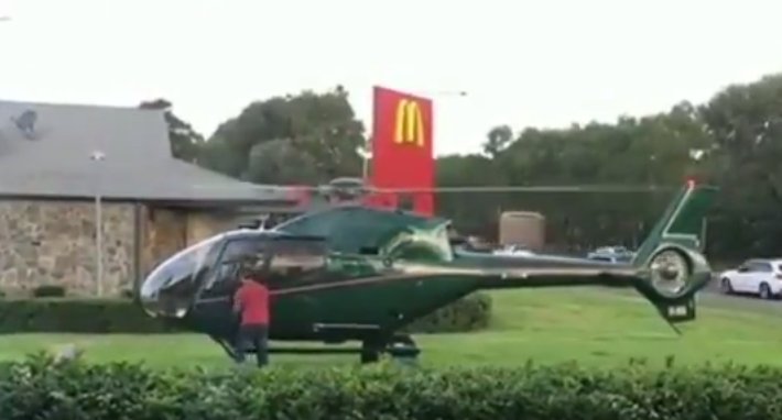 A parcat elicopterul în fața unui restaurant de tip fast-food ca să-și ia un meniu - VIDEO