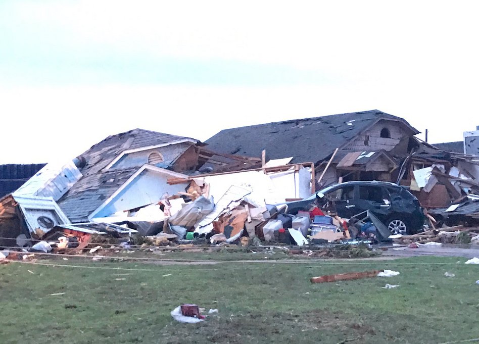 O tornadă a făcut ravagii în Statele Unite: Doi oameni au murit, iar peste 50 de case au fost distruse - FOTO