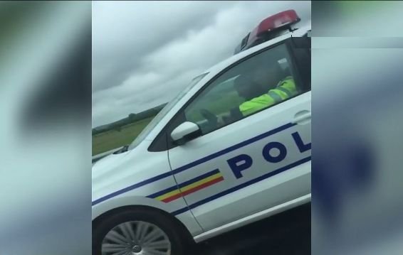 Scandal pe autostradă cu Poliția Rutieră. Un șofer a urmărit kilometri buni echipajul de poliţie care l-a amendat