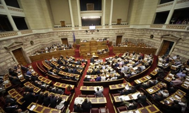 Haos în Grecia. Parlamentul a adoptat noile măsuri de austeritate