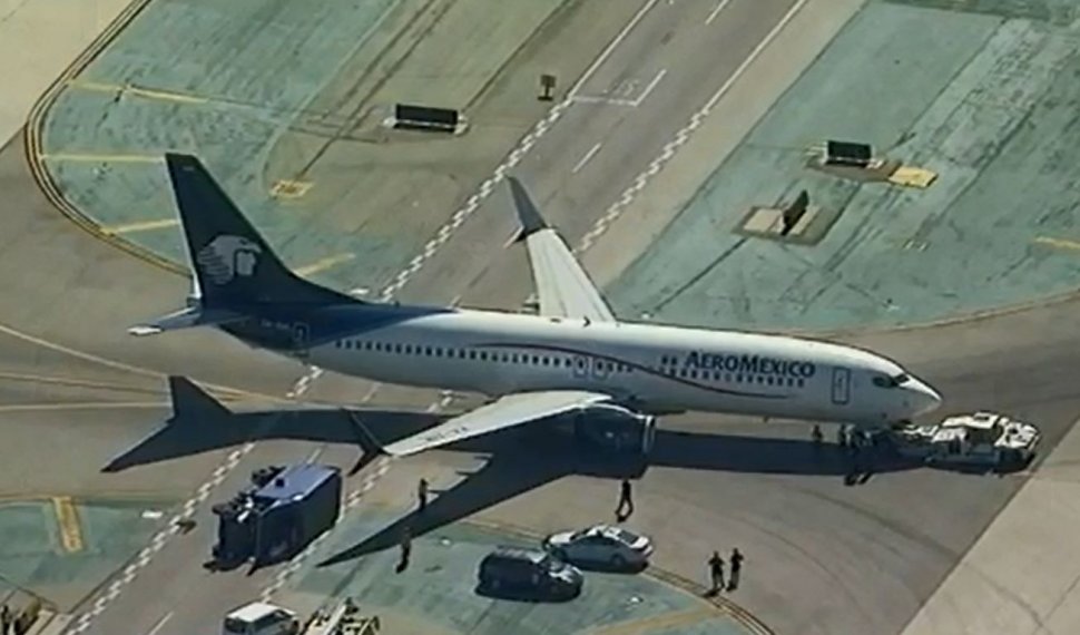 Incident grav, pe pista aeroportului din Los Angeles: 8 răniți