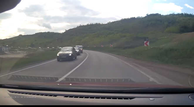 Accident rutier filmat pe DN1! Trei autoturisme s-au ciocnit violent - VIDEO