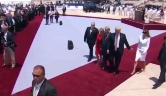 Momentul în care Donald Trump încearcă să își ia soția de mână. Cum a reacționat Melania - VIDEO viral