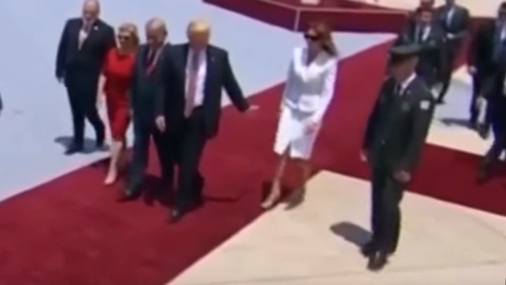 Momentul în care Melania îl respinge pe Donald Trump, când acesta încearcă să o țină de mână, în Israel - VIDEO