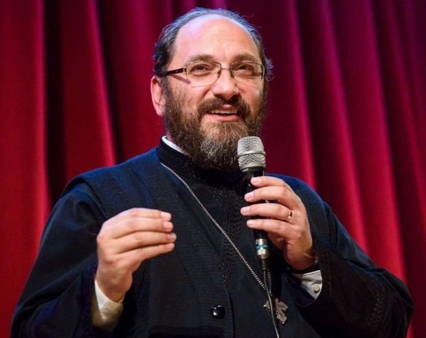 Preotul Constantin Necula: Eu nu sunt speriat de rock, ci de ritmul buletinelor de ştiri