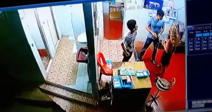 Un copil de 10 ani a fost bătut cu brutalitate de un turist - VIDEO