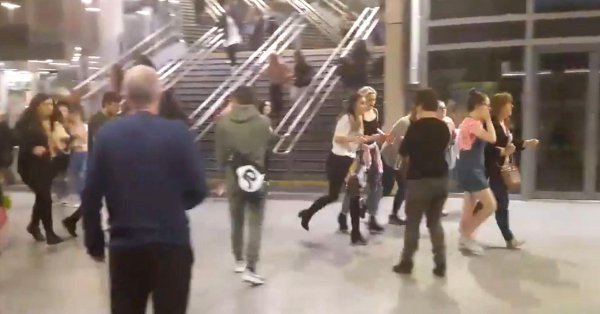 Atentat Manchester Arena. Primele imagini după explozie (VIDEO)