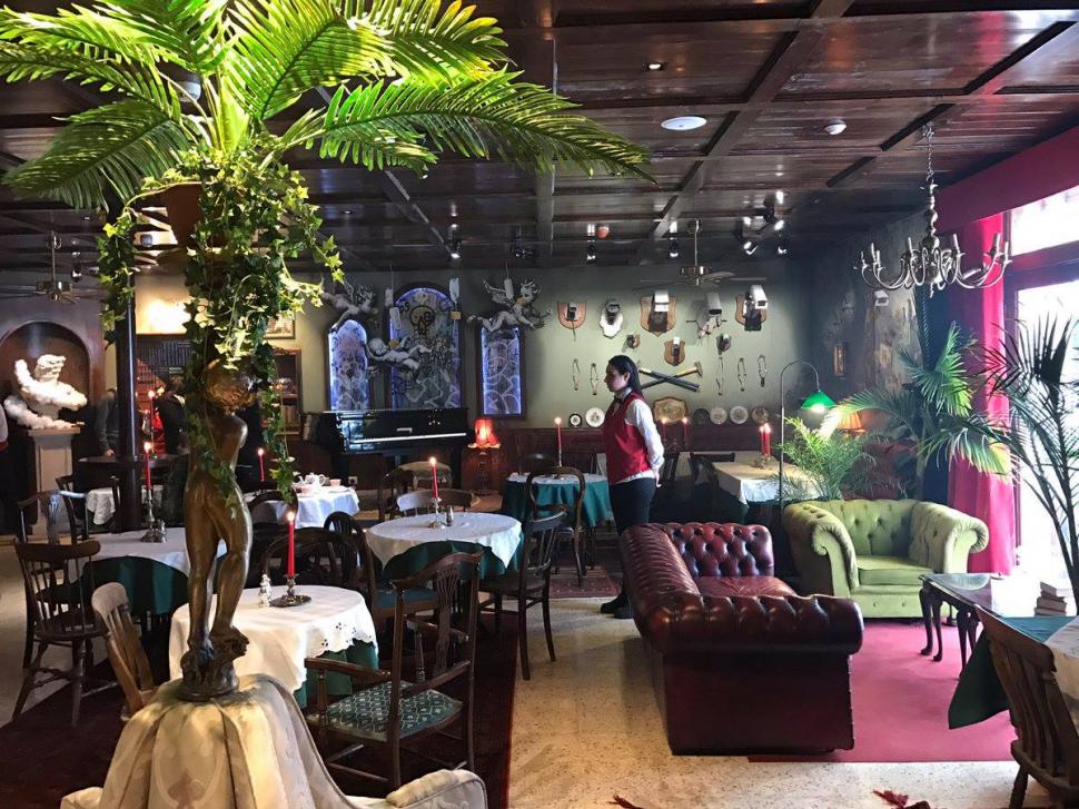 Bătaie cu perne între un soldat israelian şi un militant palestinian. Imagini inedite din hotelul lui Banksy - FOTO 452072