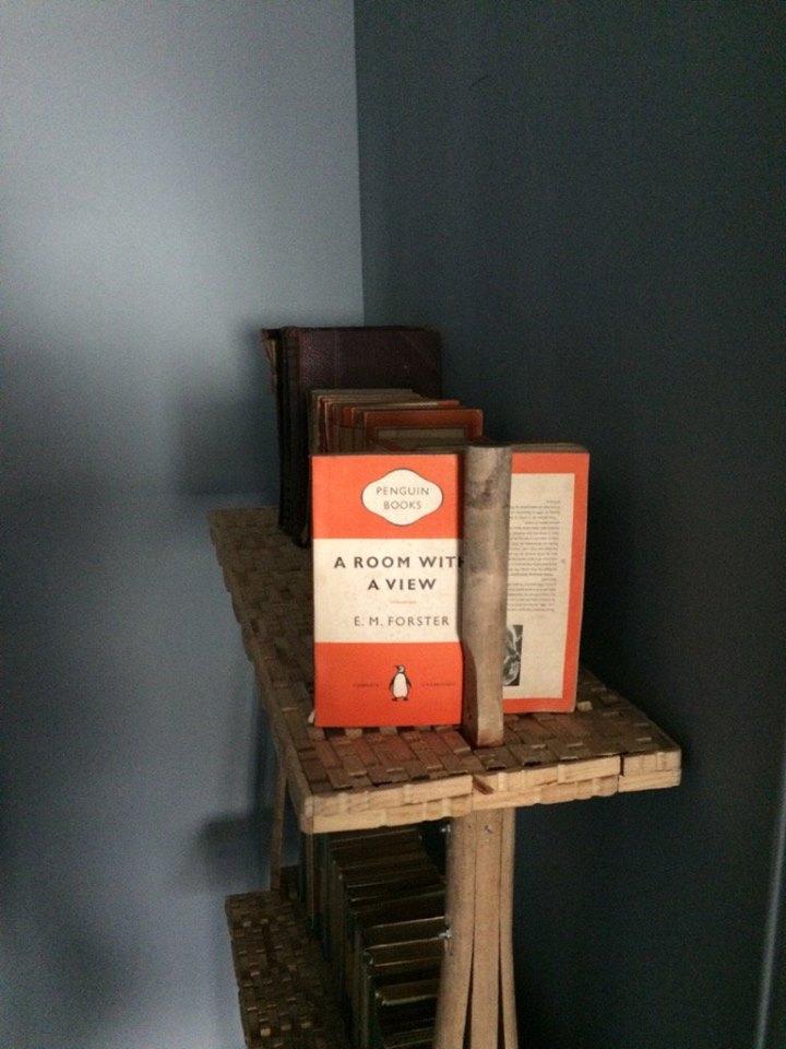 Bătaie cu perne între un soldat israelian şi un militant palestinian. Imagini inedite din hotelul lui Banksy - FOTO 452078