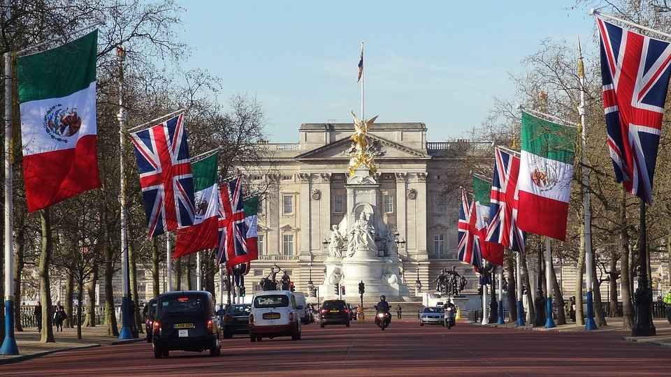 Alertă la Palatul Buckingham!