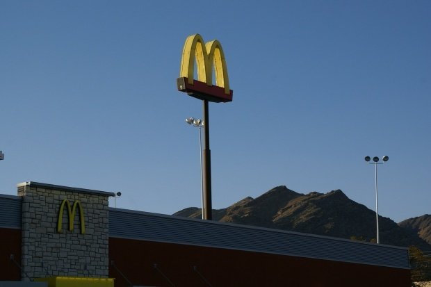 Cât câştigă un angajat la McDonald’s în România