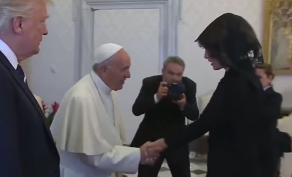 Ce a întrebat-o Papa Francisc pe Melania Trump? Răspunsul ei i-a făcut pe toți să râdă (VIDEO)