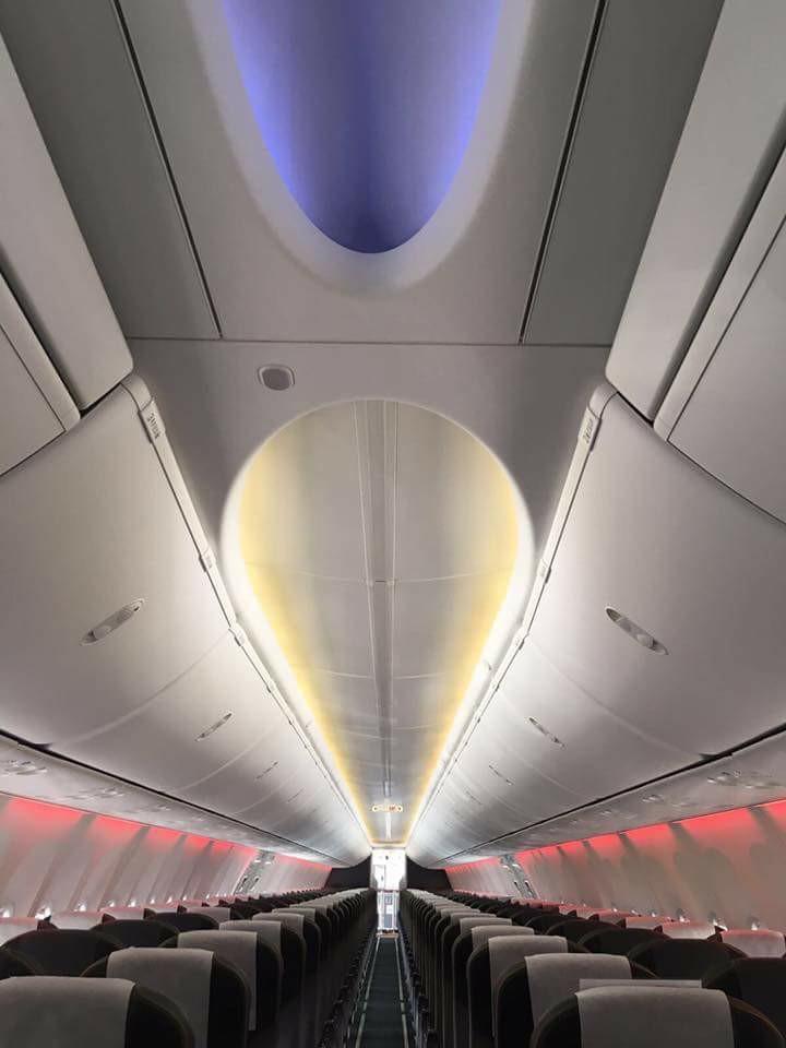 Tarom are o nouă aeronavă. Premierul Sorin Grindeanu și ambasadorul american Hans Klemm, prezenți la „botezul” avionului - FOTO 452231