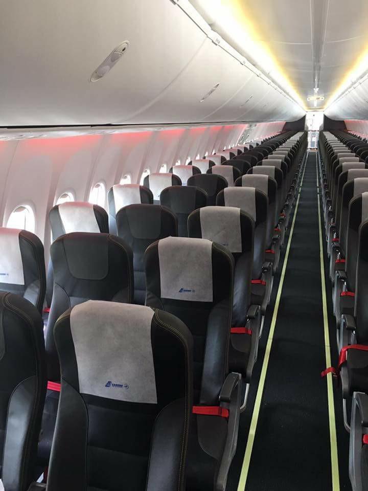 Tarom are o nouă aeronavă. Premierul Sorin Grindeanu și ambasadorul american Hans Klemm, prezenți la „botezul” avionului - FOTO 452232