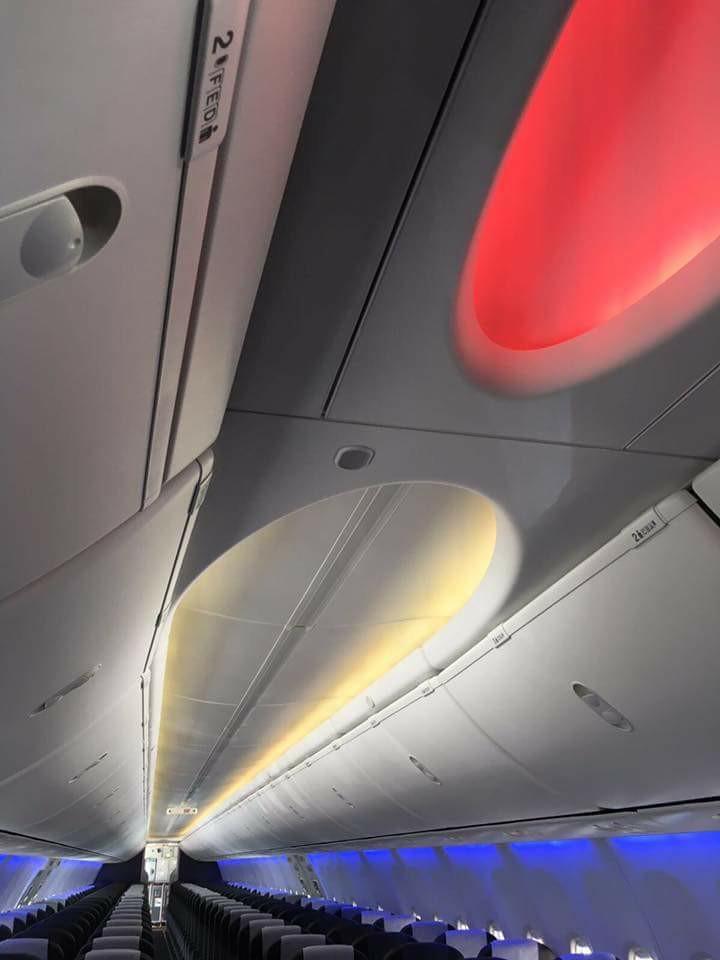 Tarom are o nouă aeronavă. Premierul Sorin Grindeanu și ambasadorul american Hans Klemm, prezenți la „botezul” avionului - FOTO 452233