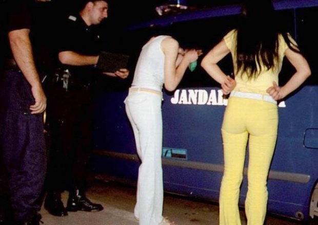 Cum ajung prostituatele din România pe site-urile de escorte. Cât costă o oră în compania unei românce