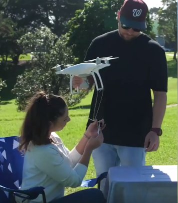 Un bărbat şi-a trimis drona să îi cumpere mâncare de la fast-food - VIDEO