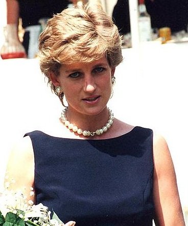 Motivul pentru care Prințesa Diana purta mereu o geantă plic. Ce voia să ascundă
