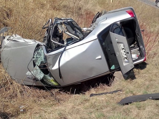 Accident îngrozitor la Hunedoara. Un șofer a murit pe loc, după ce maşina pe care o conducea a intrat pe contrasens şi a fost lovită de un camion