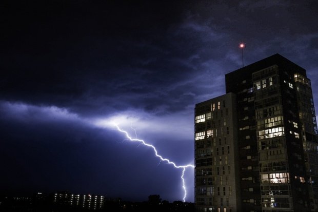 Fenomene meteo EXTREME ACUM. Ce se întâmplă în România
