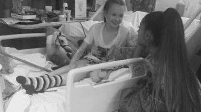 Surpriza făcută de Ariana Grande fanilor internaţi într-un spital din Manchester, înainte de un concert în beneficiul lor