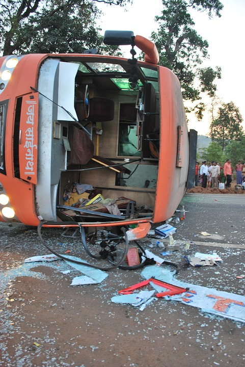 Accident mortal de autobuz. Peste 20 de persoane au murit în urma impactului