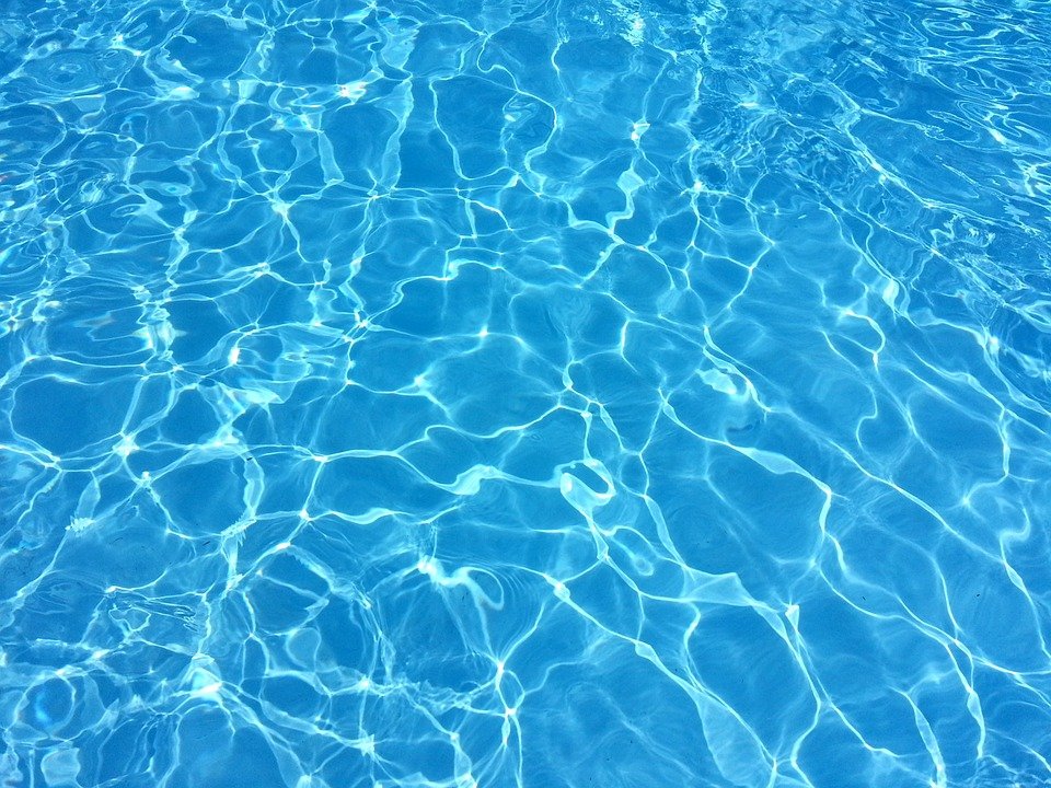 Fost şef din Administrația Finanțelor Publice, găsit mort în piscina vilei sale