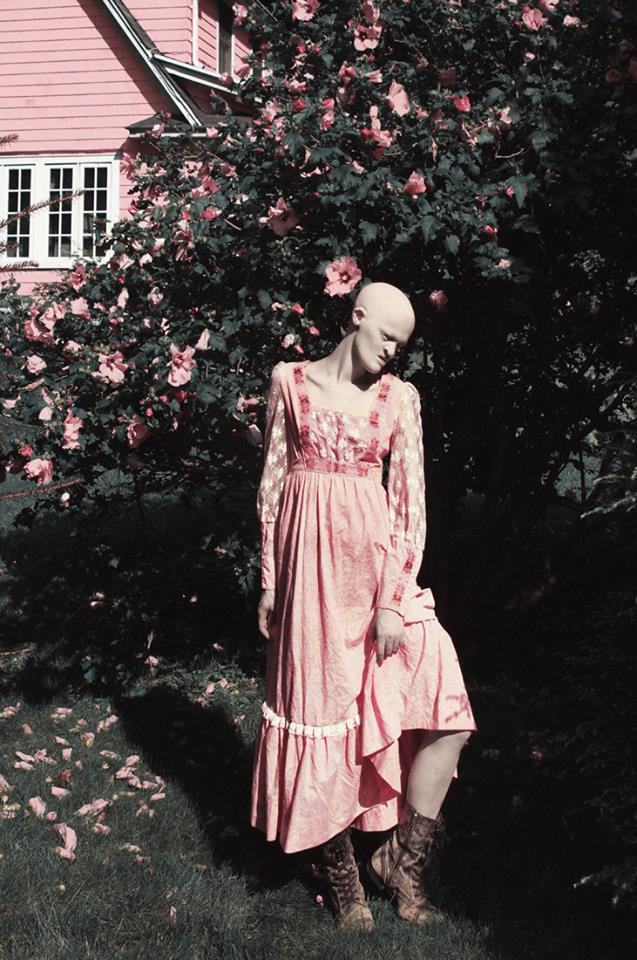 Când o văd pe stradă, oamenii se feresc de ea. Ce a reușit să facă această tânără neobișnuită este incredibil - FOTO 454526