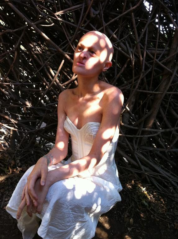 Când o văd pe stradă, oamenii se feresc de ea. Ce a reușit să facă această tânără neobișnuită este incredibil - FOTO 454529