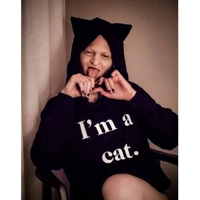 Când o văd pe stradă, oamenii se feresc de ea. Ce a reușit să facă această tânără neobișnuită este incredibil - FOTO 454533