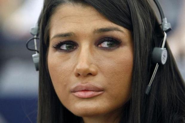 Cum îi dă Elena Băsescu peste nas noii iubite a fostului ei soţ - FOTO 454661