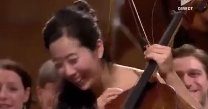 Incident neașteptat la finala unui concurs renumit. Orchestra a fost oprită și toți au început să râdă (FOTO+VIDEO) 454834