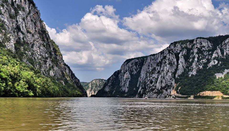 Locul din România unde turiștii găsesc şi munte şi &quot;mare&quot;