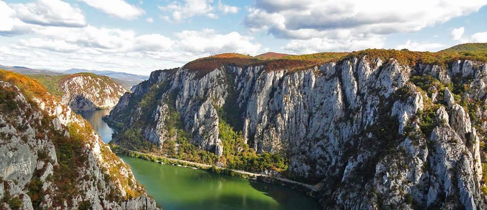 Locul din România unde turiștii găsesc şi munte şi "mare" 454940