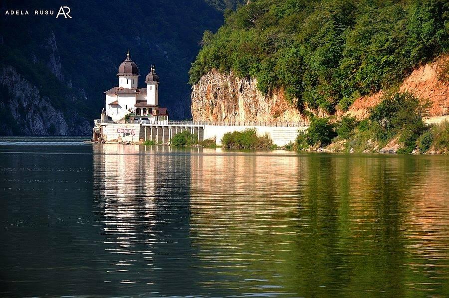 Locul din România unde turiștii găsesc şi munte şi "mare" 454941