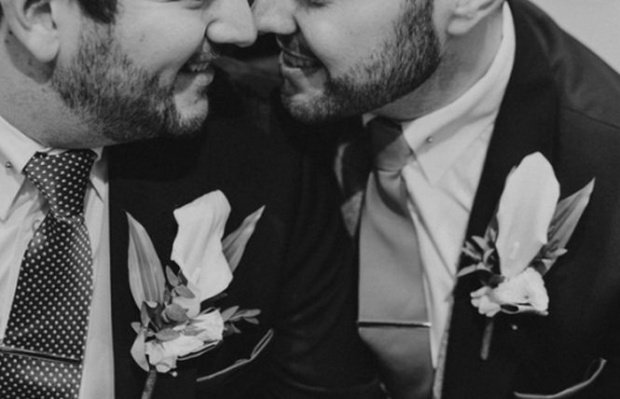 Biserica episcopală scoțiană a aprobat căsătoria în biserică a cuplurilor homosexuale