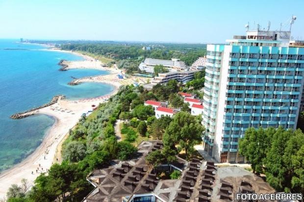 Incident șocant în Mamaia! Patronul unei terase şi-a spart un pahar în cap în timpul unui control al comisarilor OPC