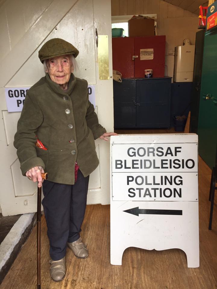 Alegeri Marea Britanie. O britanică în vârstă de 106 ani nu a putut vota. &quot;Am văzut cele 2 războaie mondiale și acum nu mă lasă să votez&quot;