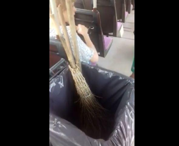 Mergeau cu tramvaiul când ceva incredibil s-a întâmplat. Oamenilor nu le-a venit să creadă așa ceva (FOTO+VIDEO) 455737