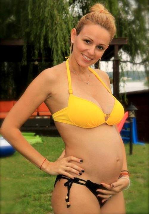 O blonda de la noi a decis sa isi puna silicoane: “Am slabit si am zis sa fac o schimbare” 456096