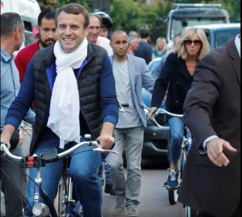 Preşedintele Franţei şi Prima Doamnă, surprinși în timp ce se plimbau pe biciclete - VIDEO