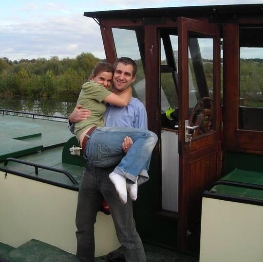 Soția lui a fost ucisă. Momentul sfârșietor în care tatăl a decis să-și ducă micuții să o vadă moartă: „Mi s-a spus că doar așa vor accepta că mama lor nu se va mai întoarce” (FOTO)  456244