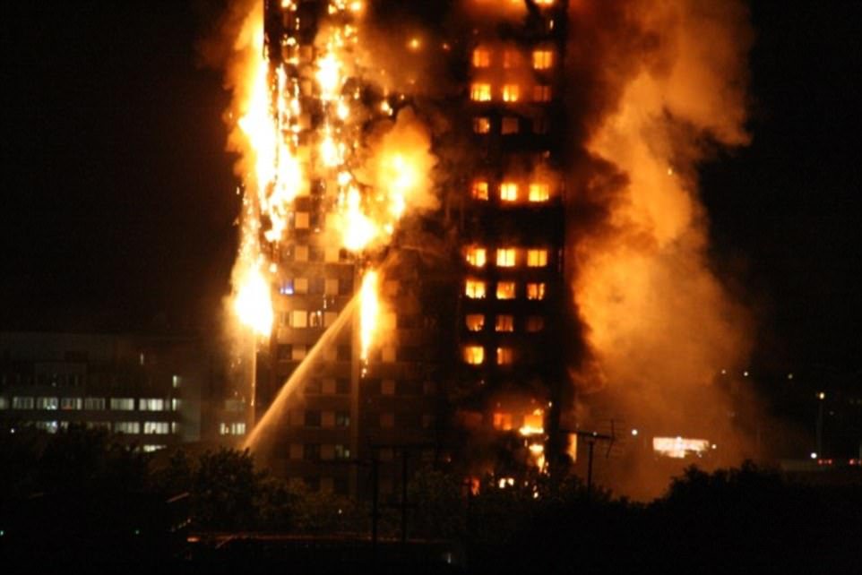 Incendiu Londra. Oamenii disperați și-au legat cearșafuri și au coborât pe geamuri pentru a putea scăpa din calea flăcărilor