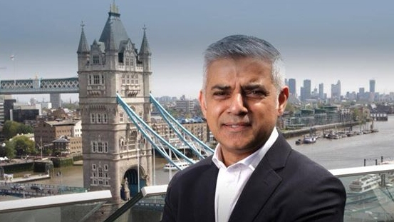 Primarul Londrei cere răspunsuri, după tragedia de la Grenfell Tower: „Responsabilii să spună de ce i-au sfătuit pe locatarii blocului să rămână în apartamente”