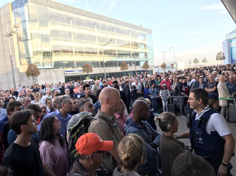 Haos pe aeroportul Zaventem din Bruxelles, paralizat după o pană majoră de curent 456759