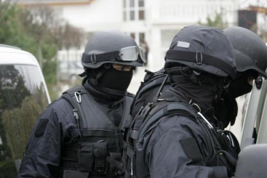 Poliția spaniolă a arestat 10 hoți români. Ce făceau aceștia după ce comiteau un jaf 