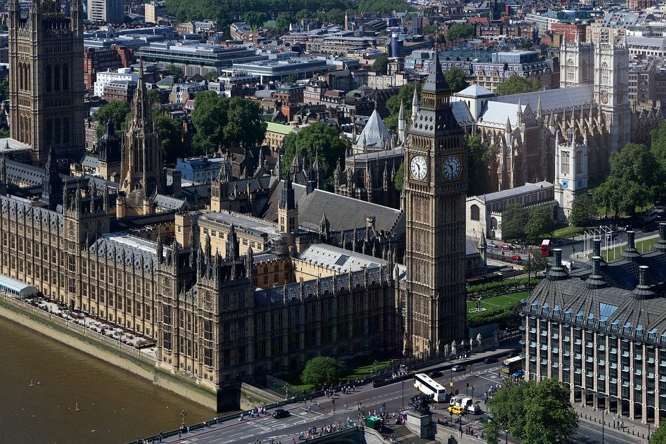 Alertă teroristă la Londra! Incident armat în apropierea Parlamentului 