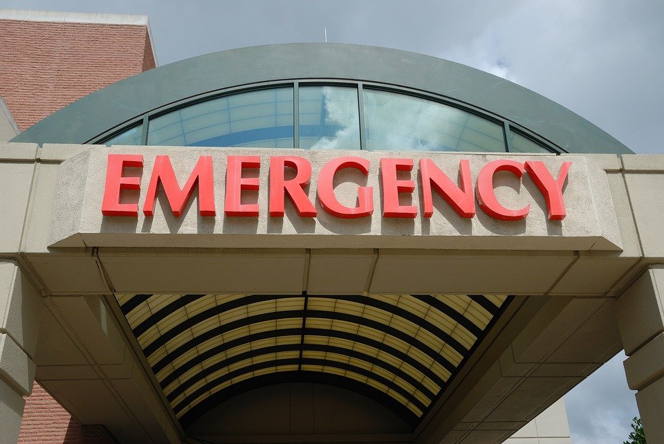 Incident teribil la un spital. O asistentă medicală a căzut de la etajul șase 