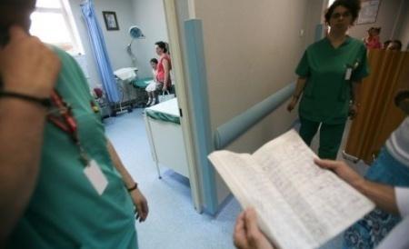 Un copil a murit de meningită la Brașov. Alți opt internați